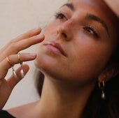 Tres jóvenes vizcaínos crean una marca de pendientes intercambiables que combinan con todos los looks