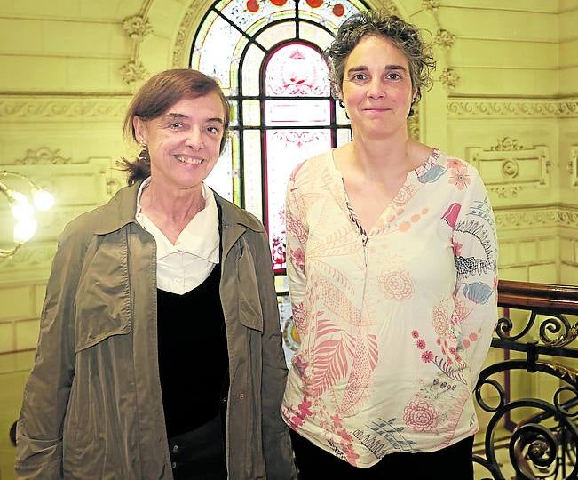 Mertxe Etxebeste y Olga Sierra.