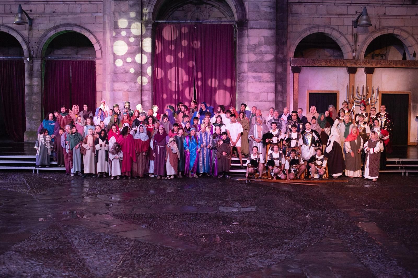 Imagen principal - La Pasión llena de emoción la Semana Santa de Durango