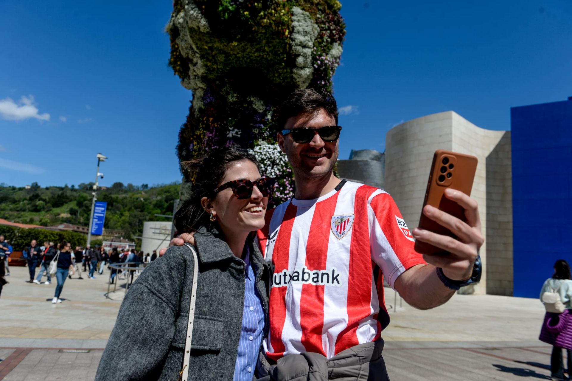 Así vivieron las aficiones del Athletic y el Rangers las horas previas al partido de San Mamés