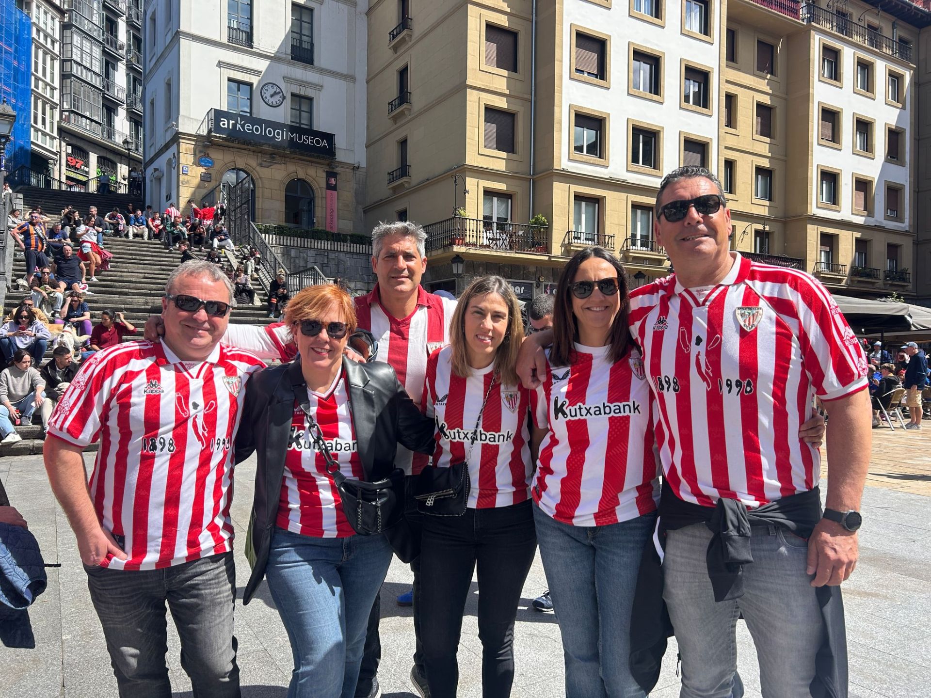 Así vivieron las aficiones del Athletic y el Rangers las horas previas al partido de San Mamés