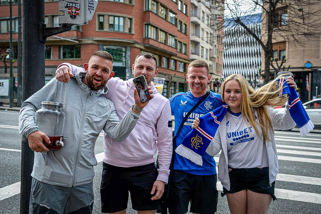 Así vivieron las aficiones del Athletic y el Rangers las horas previas al partido de San Mamés