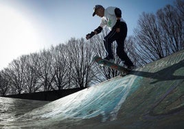 Juanjo Arbizu, con su skate en una de las pistas