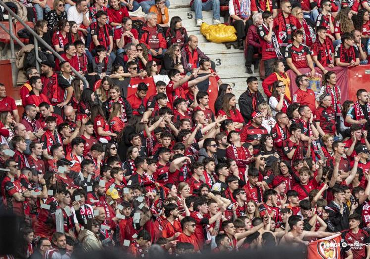 El grueso de la afición mirandesista estuvo en el 'queso' del fondo norte.