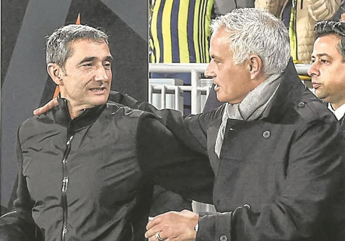 Valverde y Mourinho se saludan antes del Fenerbahce-Athletic de esta temporada en la Europa League.