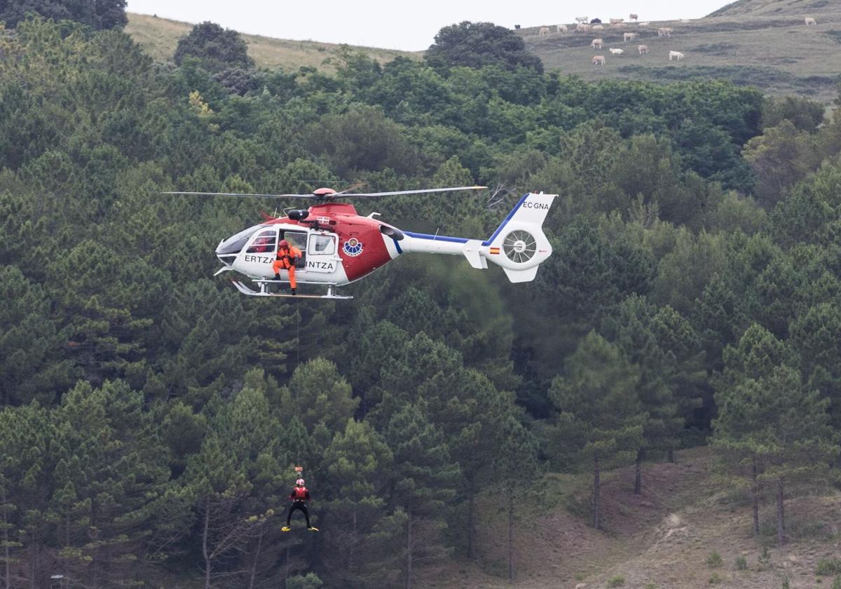 Rescatados en helicóptero dos montañeros en la Sierra Cantabria