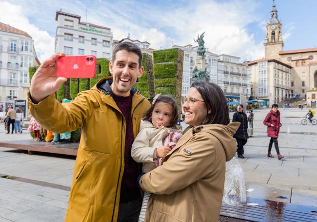 Rober, Elene y Marta visitan la ciudad anualmente.