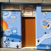 Un mural luce sobre la fachada del nuevo centro de escucha de Berakah.