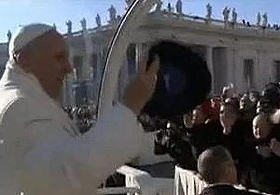 Cuando el Papa Francisco se puso una txapela
