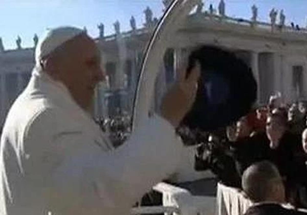 Cuando el Papa Francisco se puso una txapela