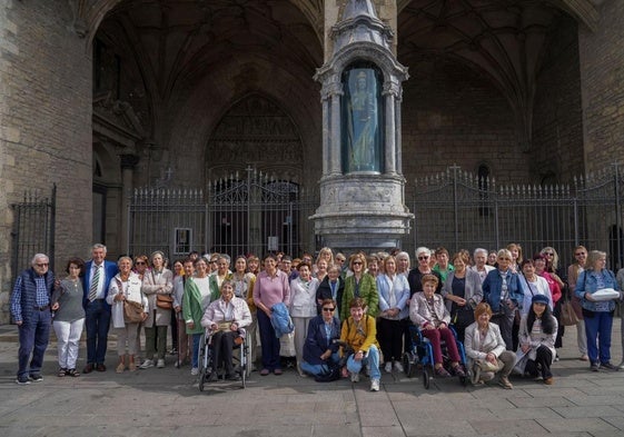 Medio centenar de Blancas, Zuriñes, Edurnes y Nieves, en una cita anterior.