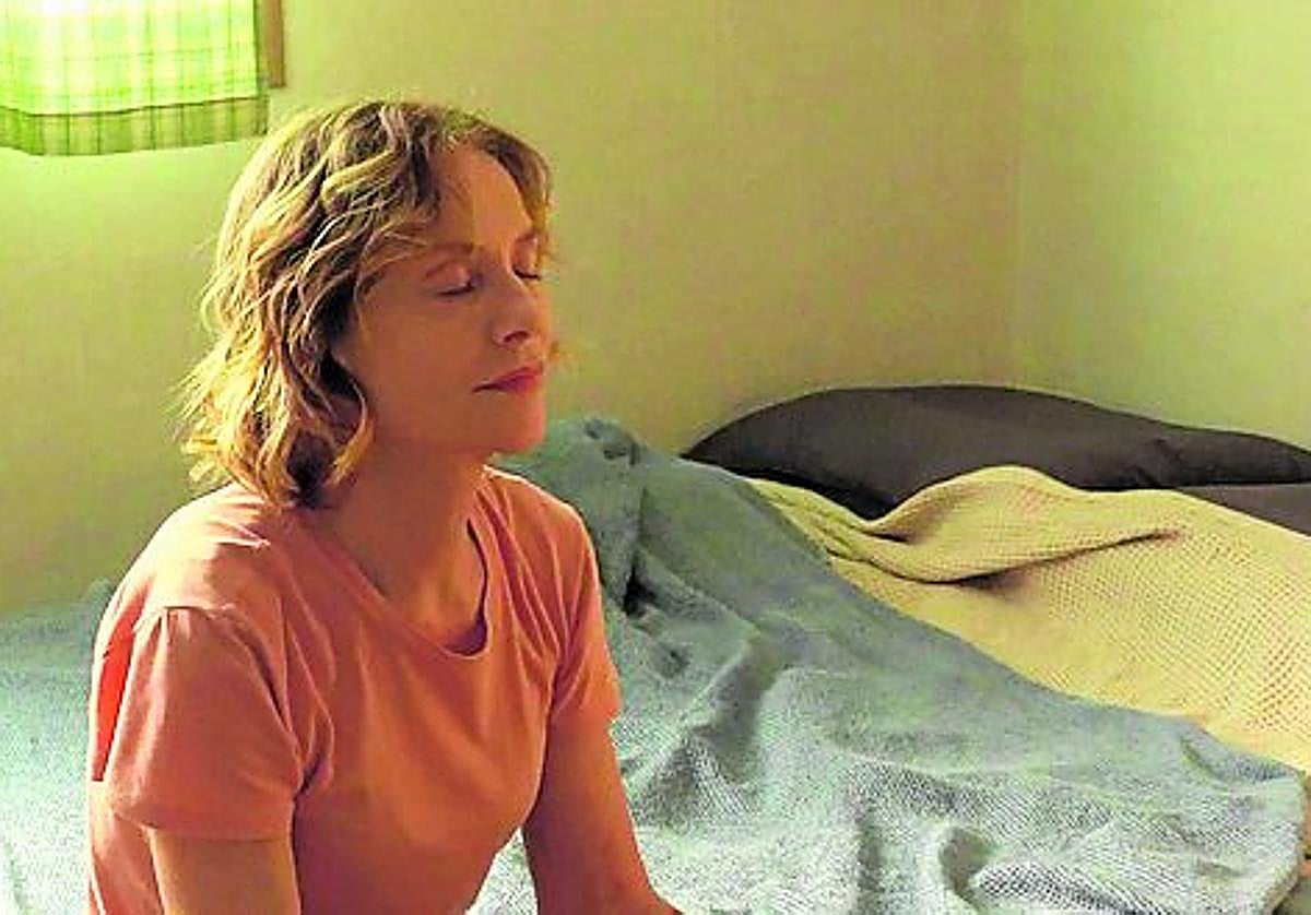 Crítica de 'La viajera': La Huppert lee a Yun Dong-ju