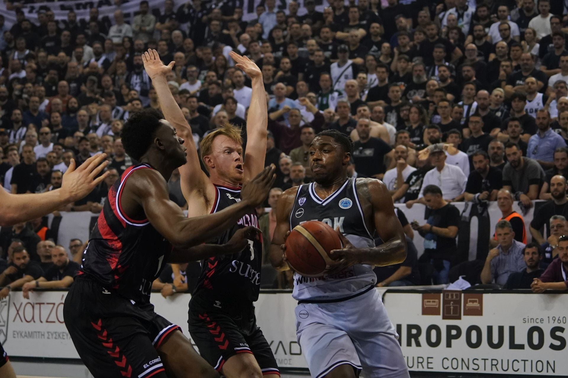 En imágenes la final de la Europe Cup, PAOK-Bilbao Basket