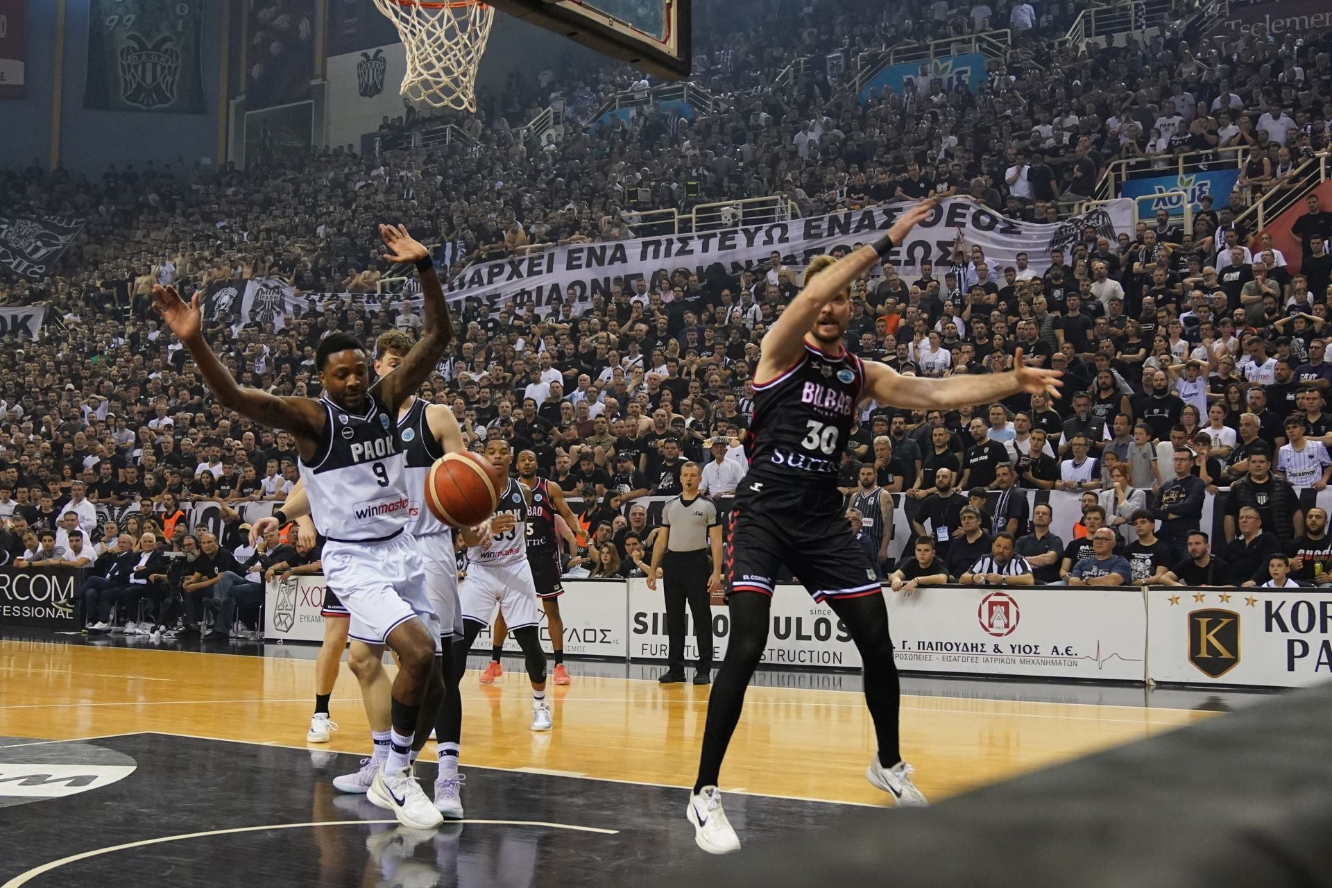 En imágenes la final de la Europe Cup, PAOK-Bilbao Basket