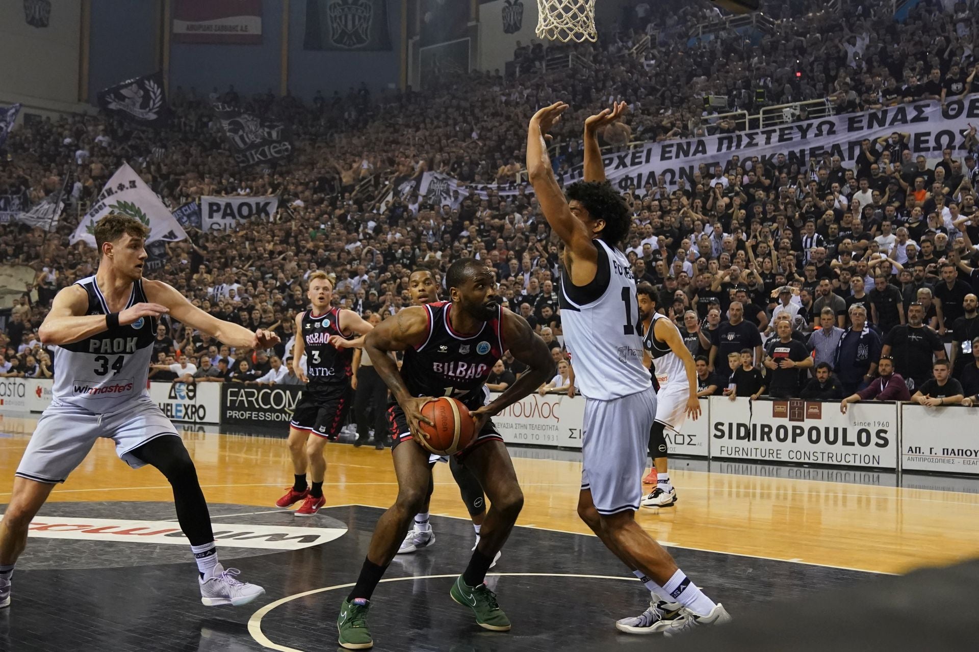 En imágenes la final de la Europe Cup, PAOK-Bilbao Basket
