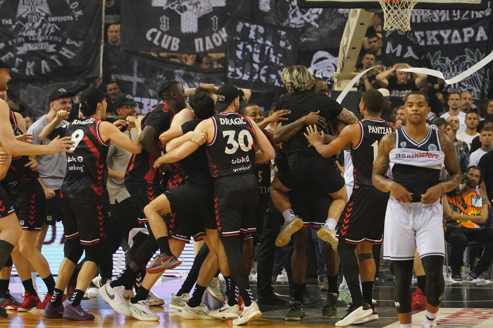 En imágenes la final de la Europe Cup, PAOK-Bilbao Basket