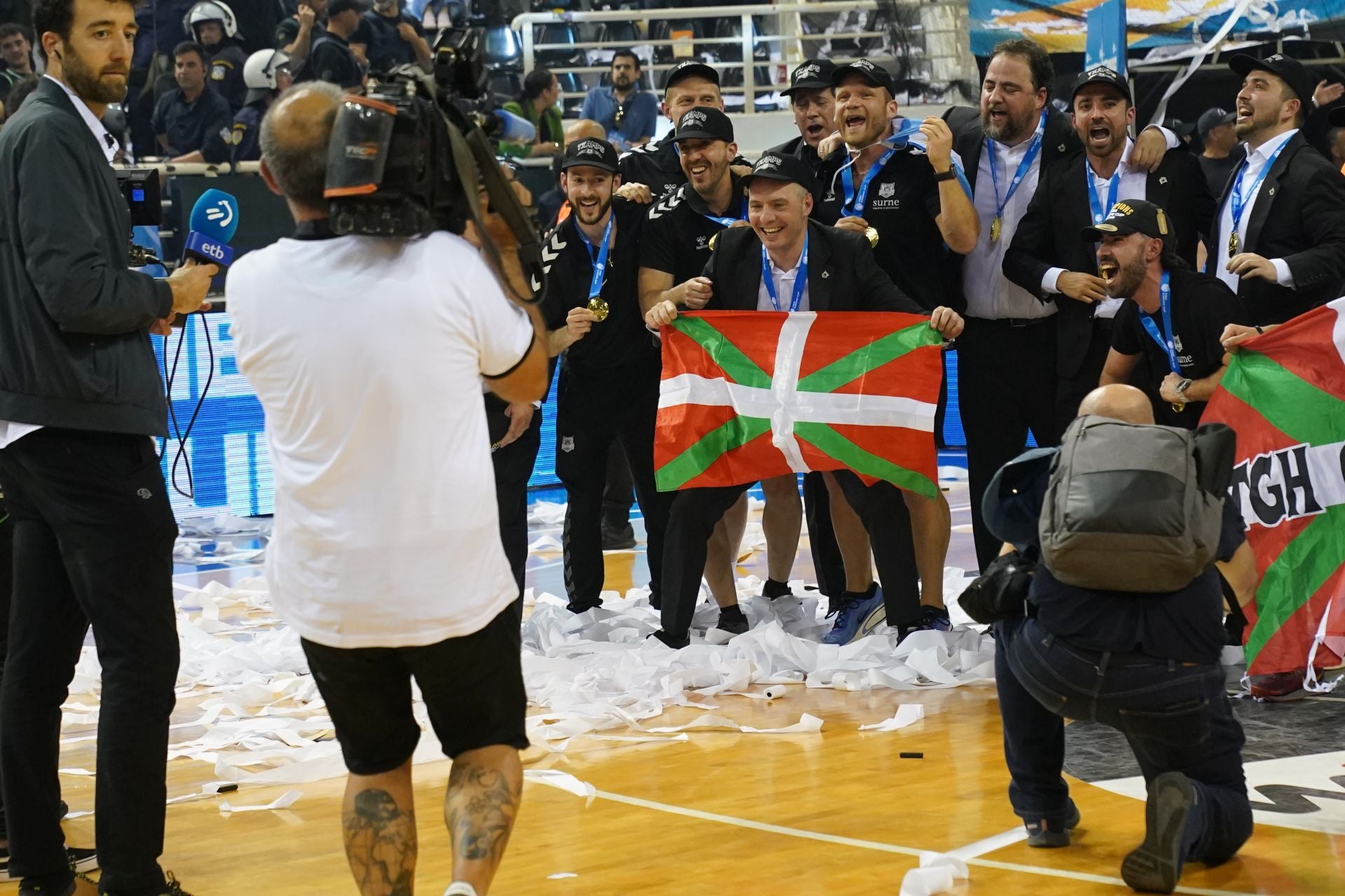 En imágenes la final de la Europe Cup, PAOK-Bilbao Basket