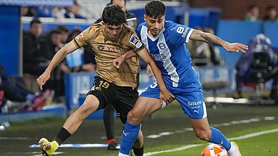Carlos Martín se queda en el banquillo tras el descanso con molestias