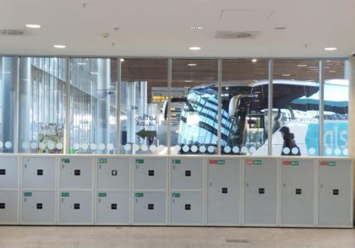 La estación de autobuses de Vitoria estrena 48 consignas inteligentes para sus viajeros