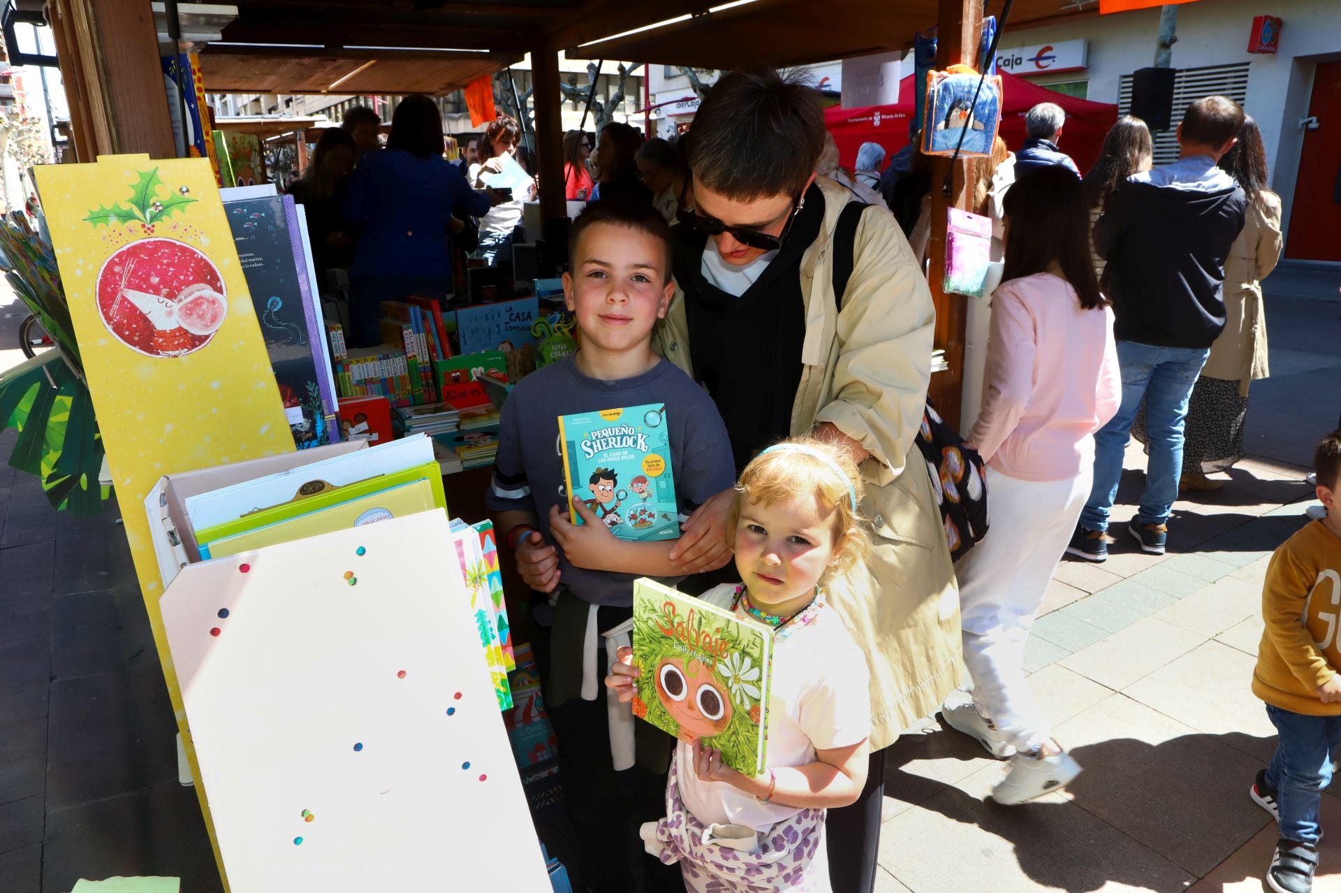 Berta Ortega, con sus hijos Martín y Amaia.
