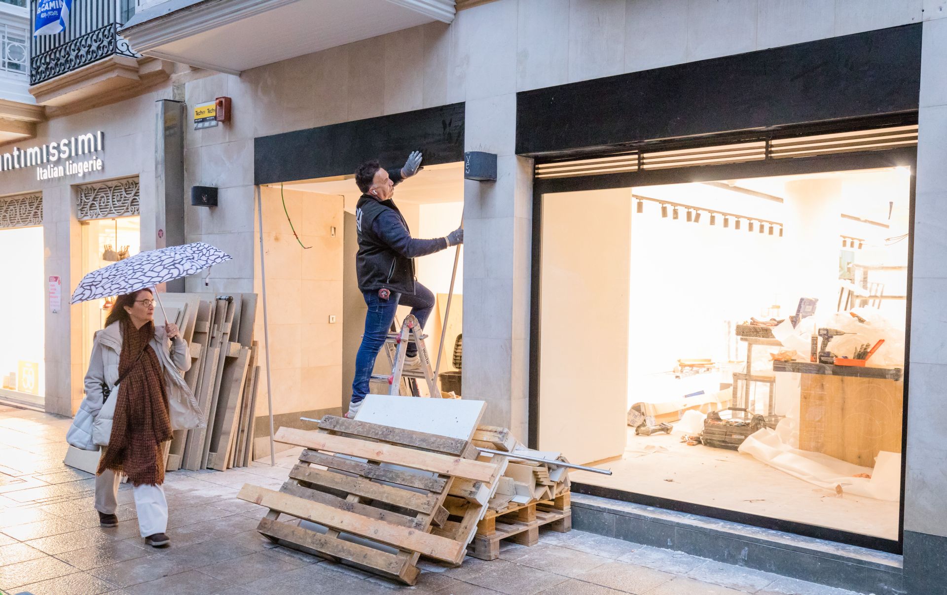 Tiendas, bares o peluquerías de Vitoria disponen ya de una línea de ayudas de 560.000 euros para mejoras