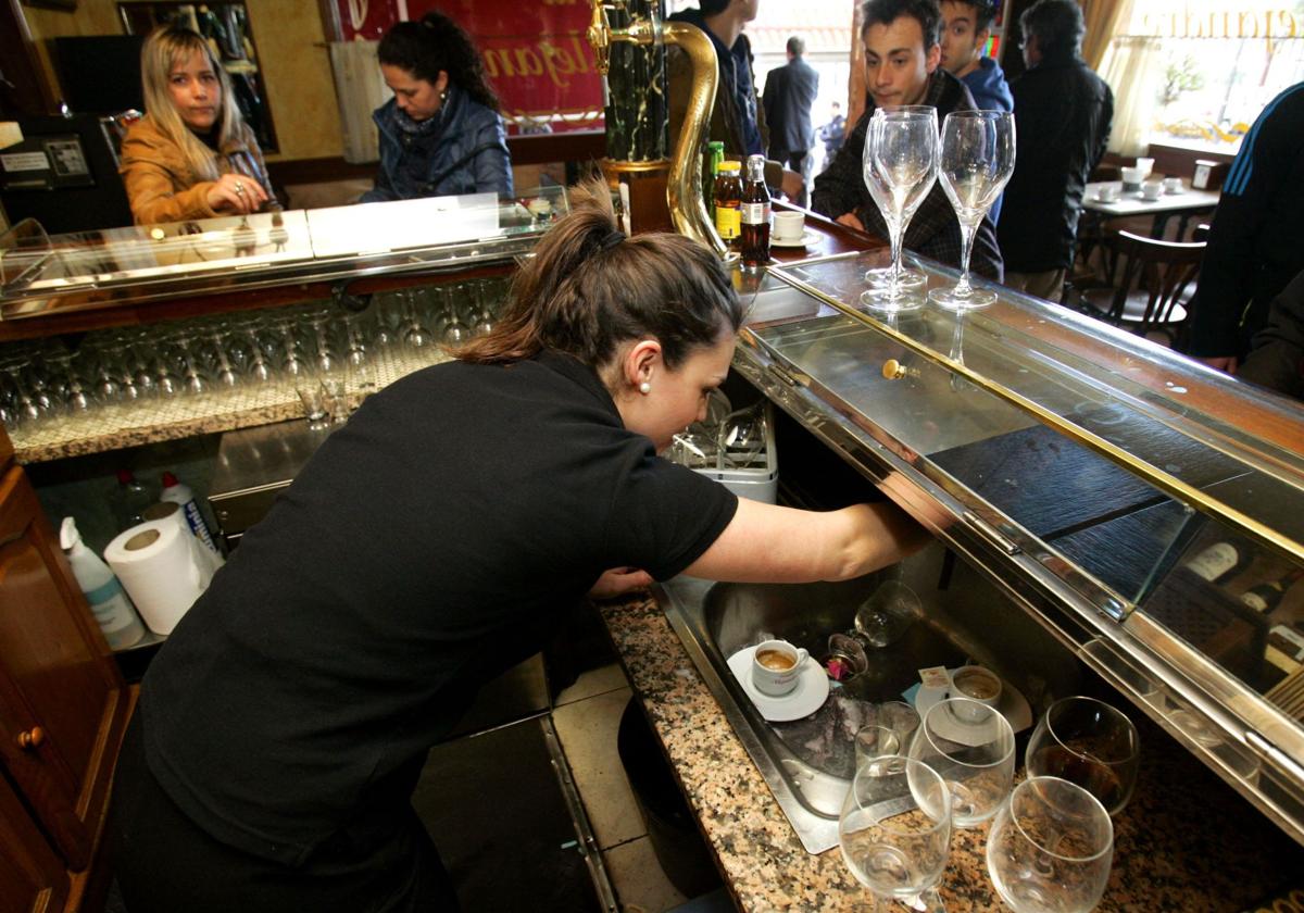 Las claves de la reducción de la jornada laboral a 37,5 horas: plazos, cómo afecta a trabajadores y empresas, sanciones...