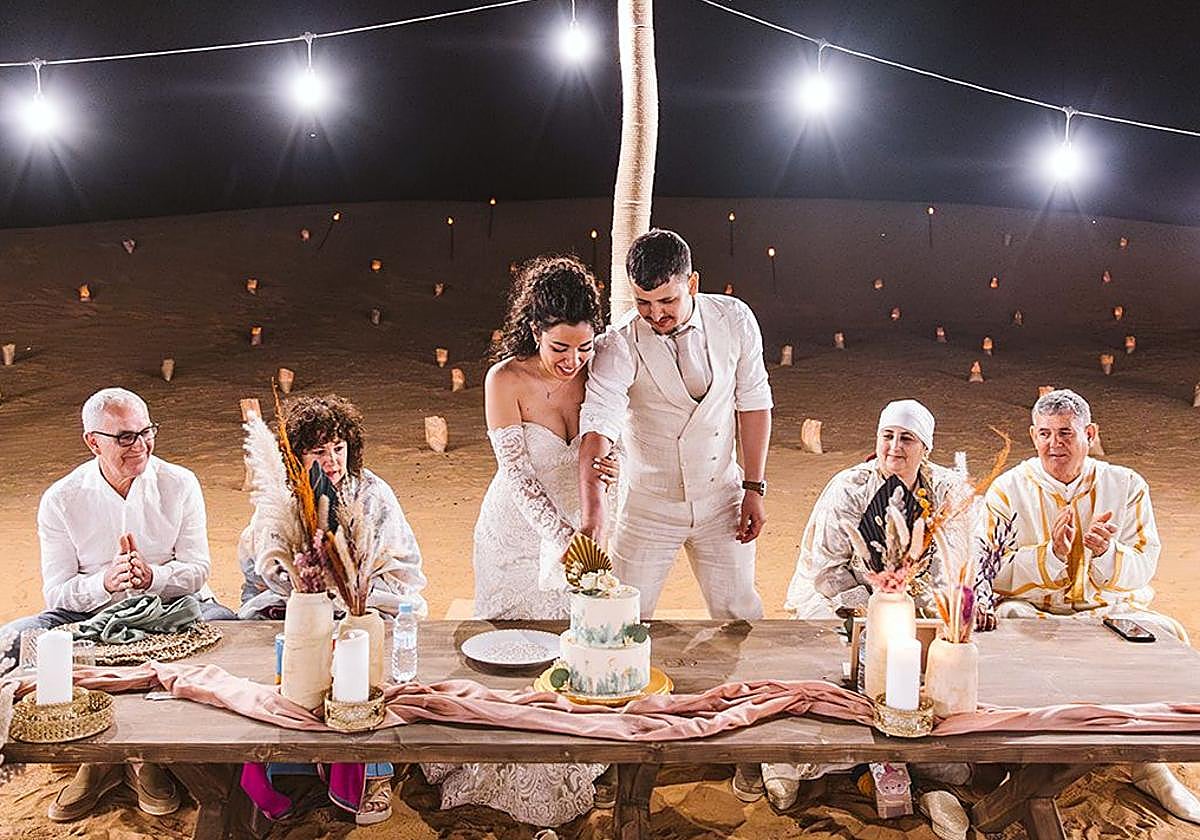La boda de Nerea y Zakarya en el desierto del Sáhara con aurresku, ikurriña y mucho amor.