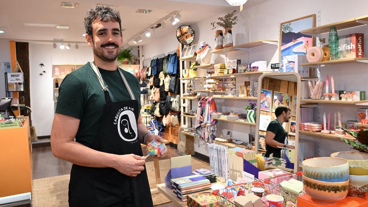 El dibujante &#039;72 kilos&#039; lanza 30 láminas con sus viñetas favoritas y las presenta en esta tienda de Bilbao