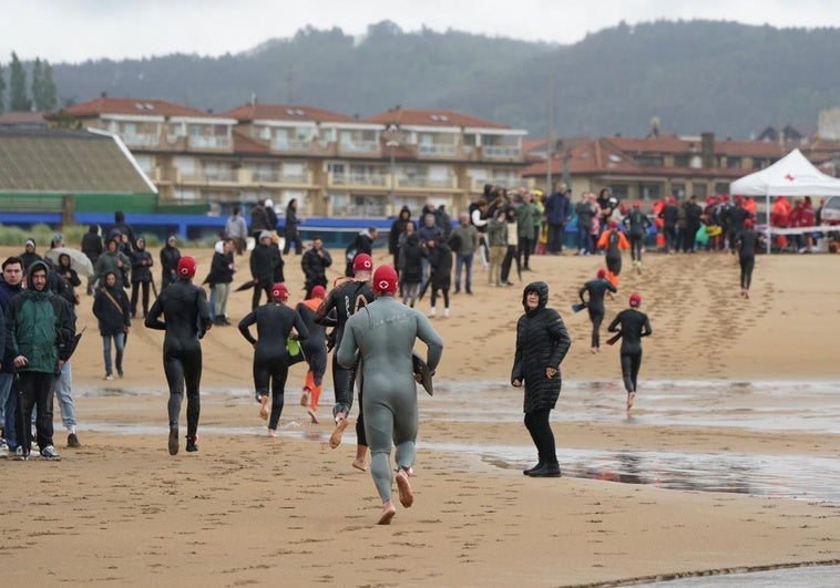 Los futuros socorristas de las playas de Bizkaia se ponen a prueba en Plentzia