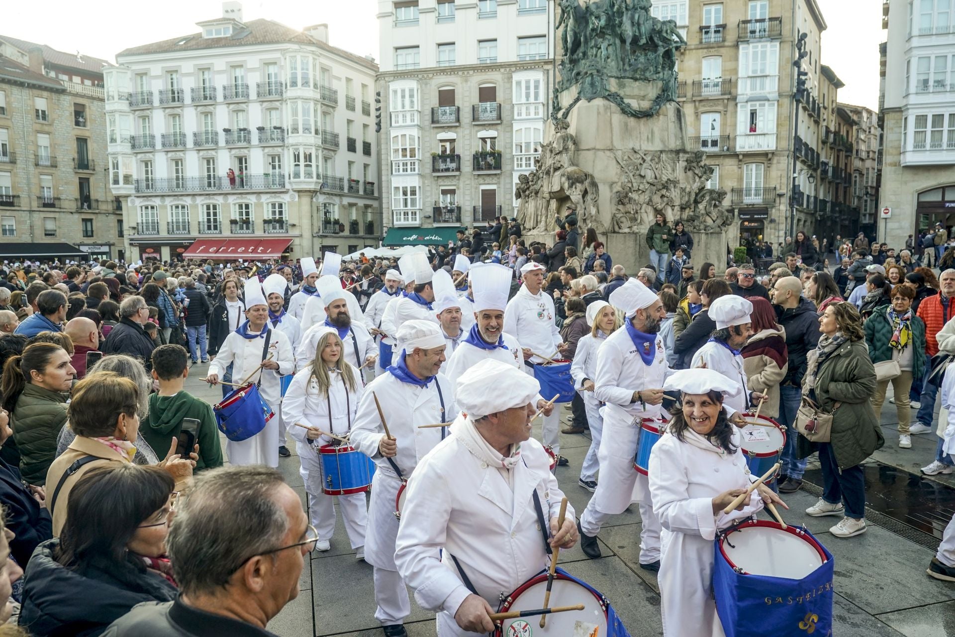 Las mejores imágenes de la Tamborrada vespertina