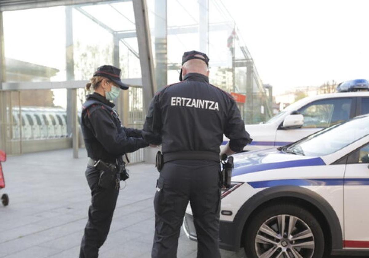 Arrestado tras agredir a otros dos hombres con un cuchillo en el Puerto de Bilbao