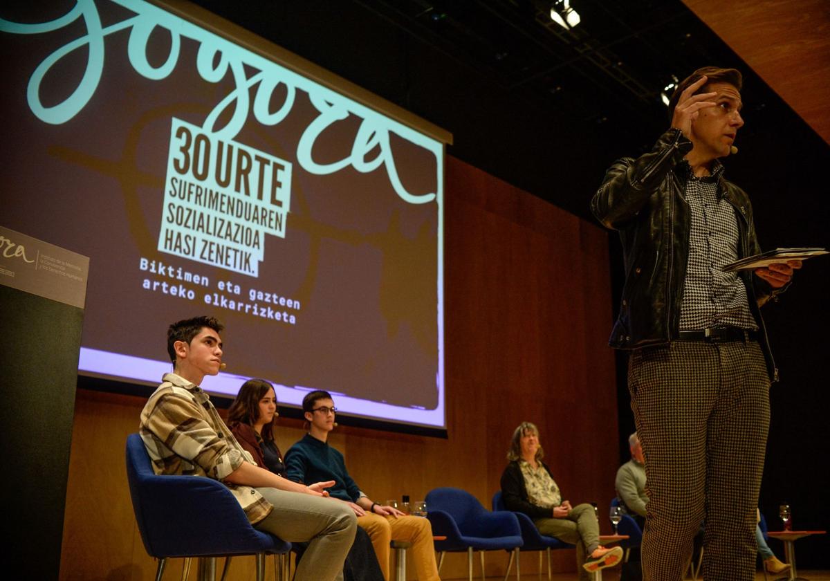 El Gobierno vasco quiere incluir ya el terrorismo en el currículum de Bachillerato