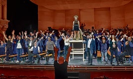 Momento del ensayo del pasado viernes, con Calixto Bieito al frente de los intérpretes.
