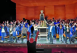 Momento del ensayo del pasado viernes, con Calixto Bieito al frente de los intérpretes.