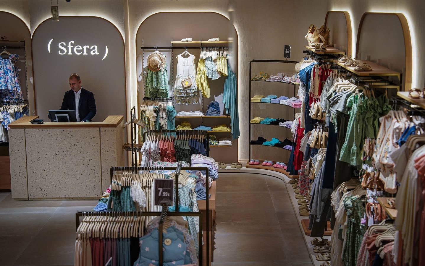 Sfera reabre su tienda en la Plaza Moyúa de Bilbao