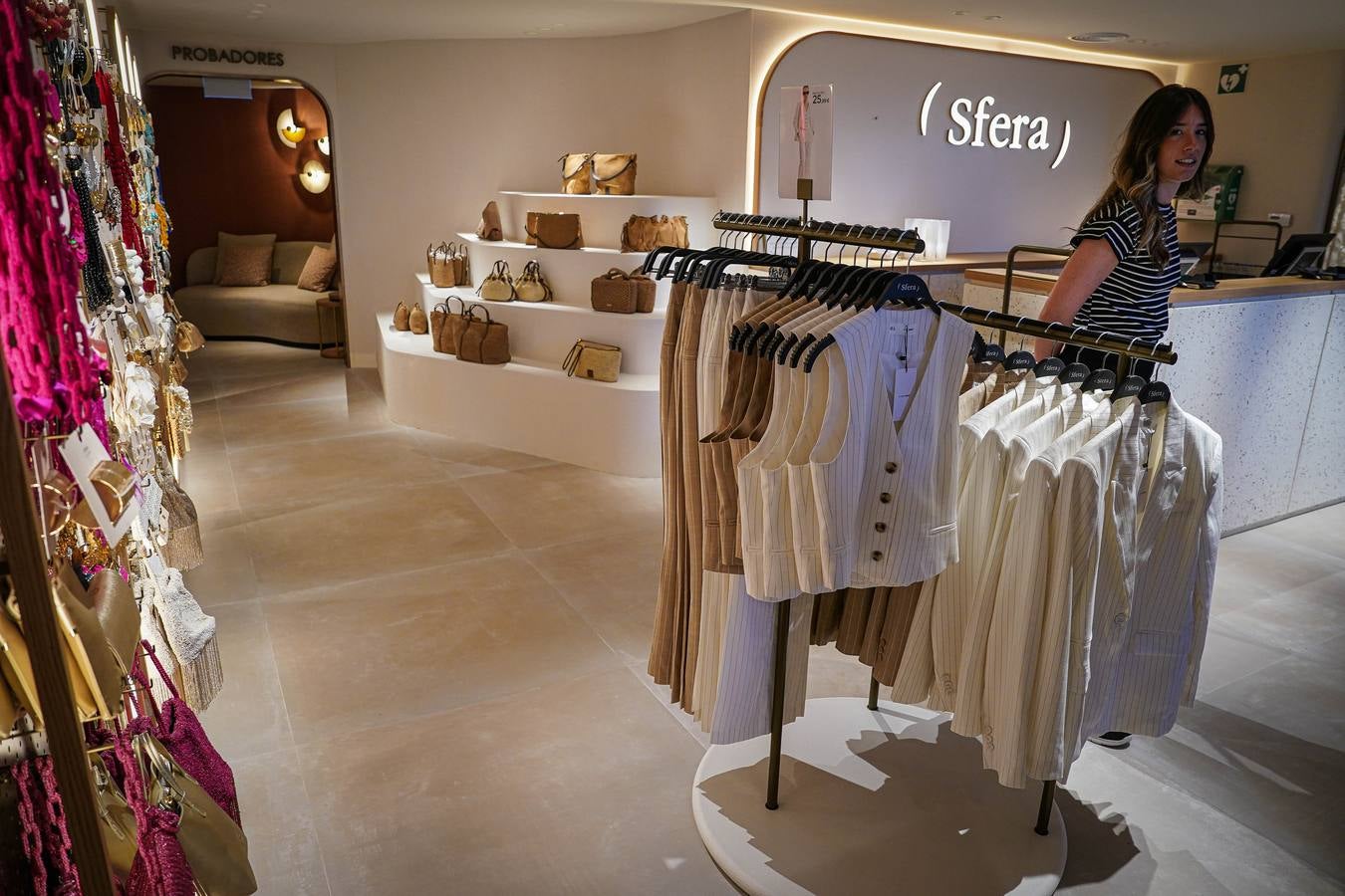 Sfera reabre su tienda en la Plaza Moyúa de Bilbao
