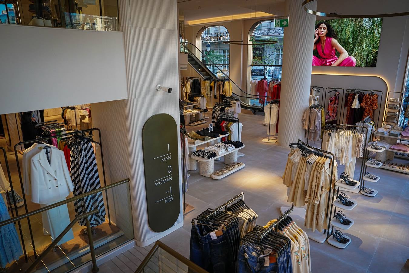 Sfera reabre su tienda en la Plaza Moyúa de Bilbao