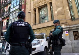La Guardia Civil custodia la entrada del Banco de España.