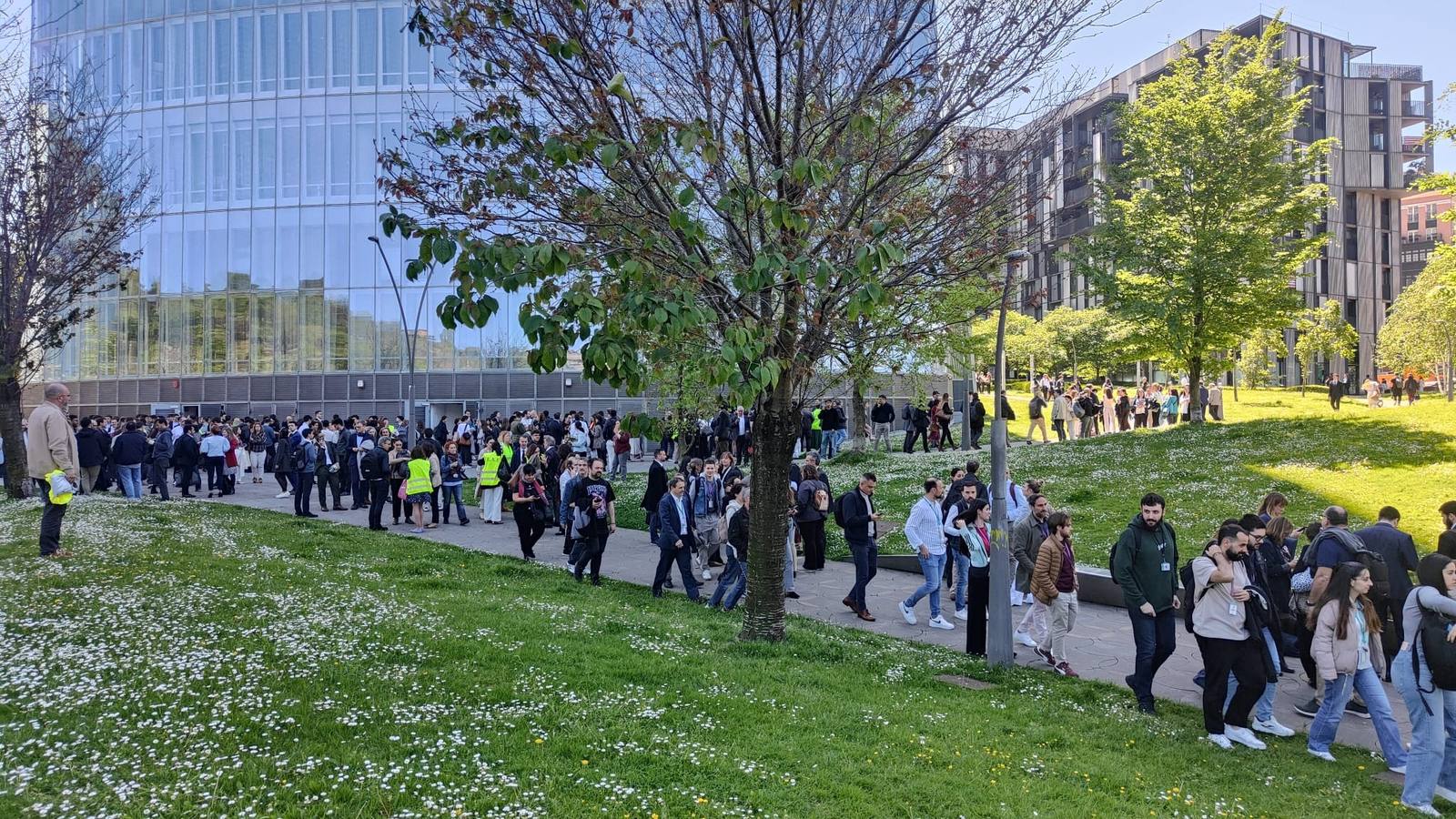 Trabajadores de Iberdrola desalojan el edificio