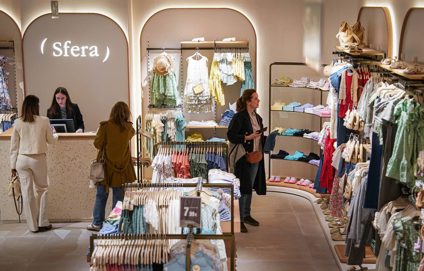 Sfera reabre su tienda en la Plaza Moyúa de Bilbao