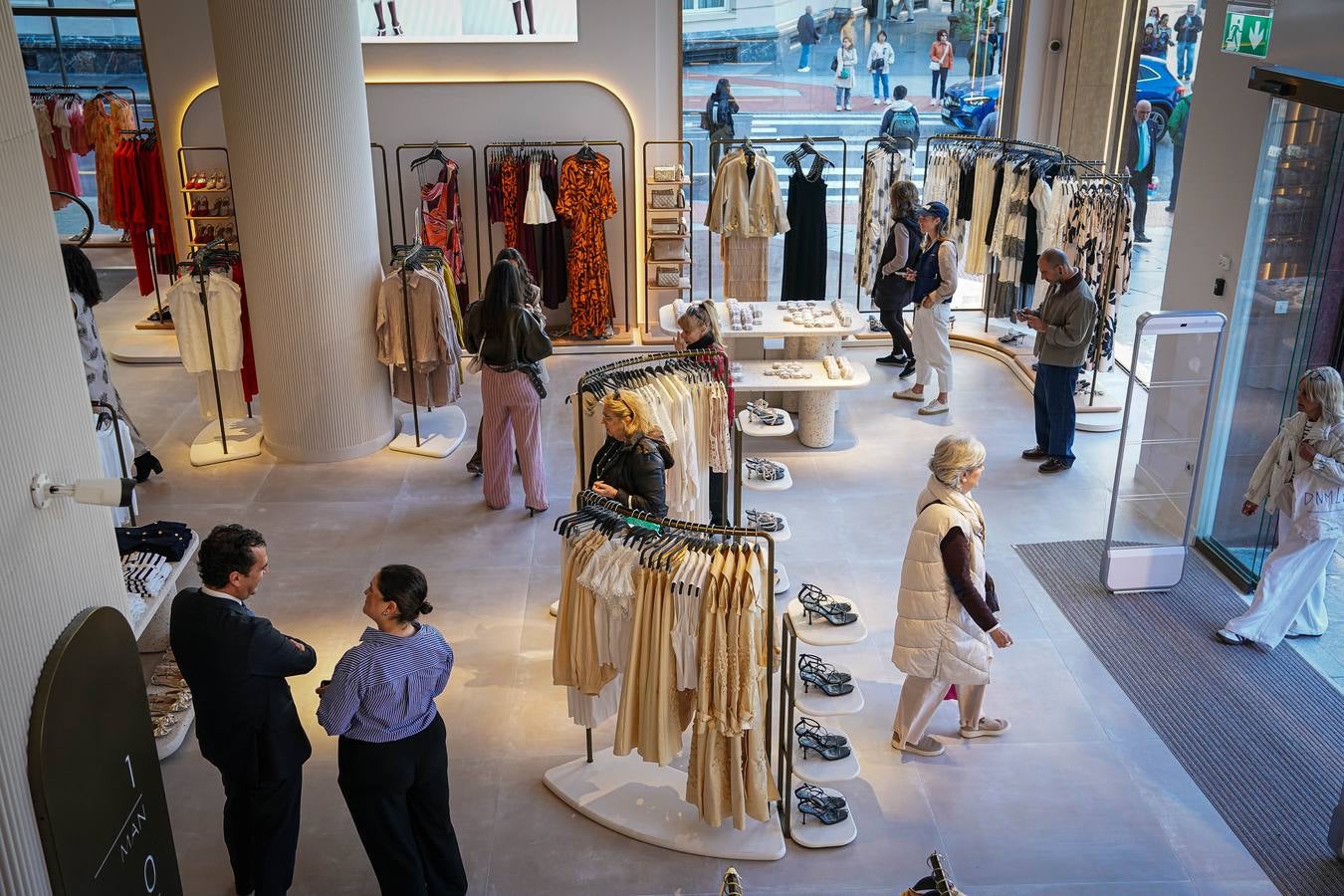 Sfera reabre su tienda en la Plaza Moyúa de Bilbao