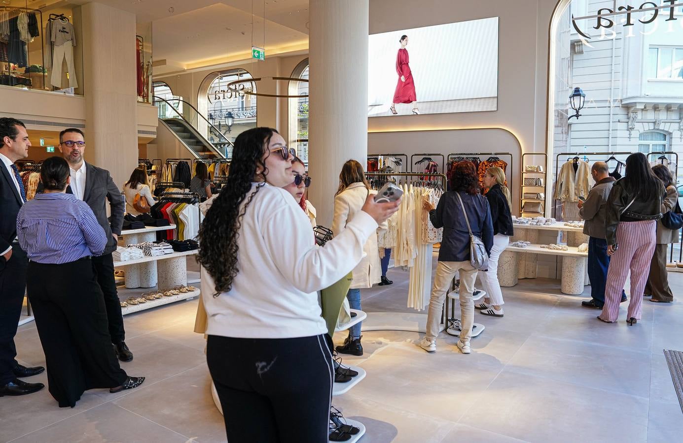 Sfera reabre su tienda en la Plaza Moyúa de Bilbao