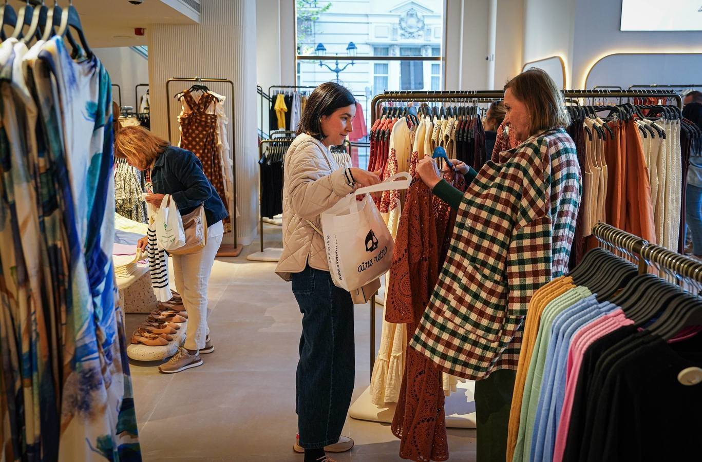 Sfera reabre su tienda en la Plaza Moyúa de Bilbao
