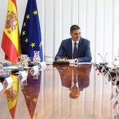 La broma de Pedro Sánchez a sus ministros en la reunión de crisis por el apagón: «¿Con cebolla o sin cebolla?»