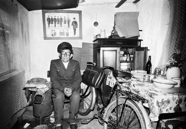 La polaca Zofia Rydet retrata a sus compatriotas en el interior de sus hogares.