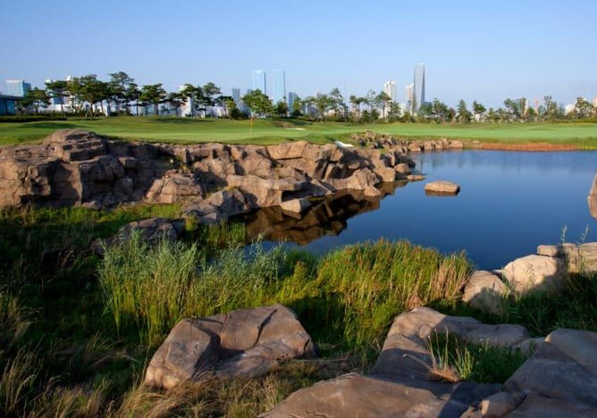 Imagen principal - Algunas imágenes del espectacular campo diseñado por Jack Nicklaus.