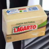 El truco con Jabón Lagarto de una experta en orden y limpieza para dejar las zapatillas blancas como nuevas
