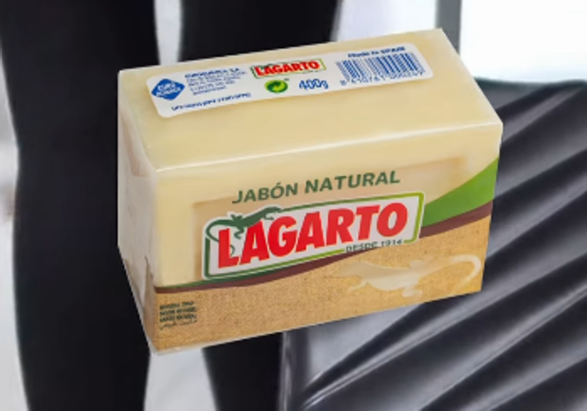 El truco con Jabón Lagarto de una experta en orden y limpieza para dejar las zapatillas blancas como nuevas