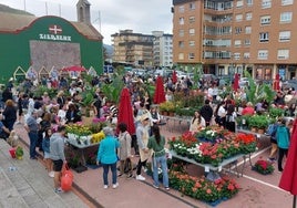 La feria de las flores, en la zona del frontón de La Arena.