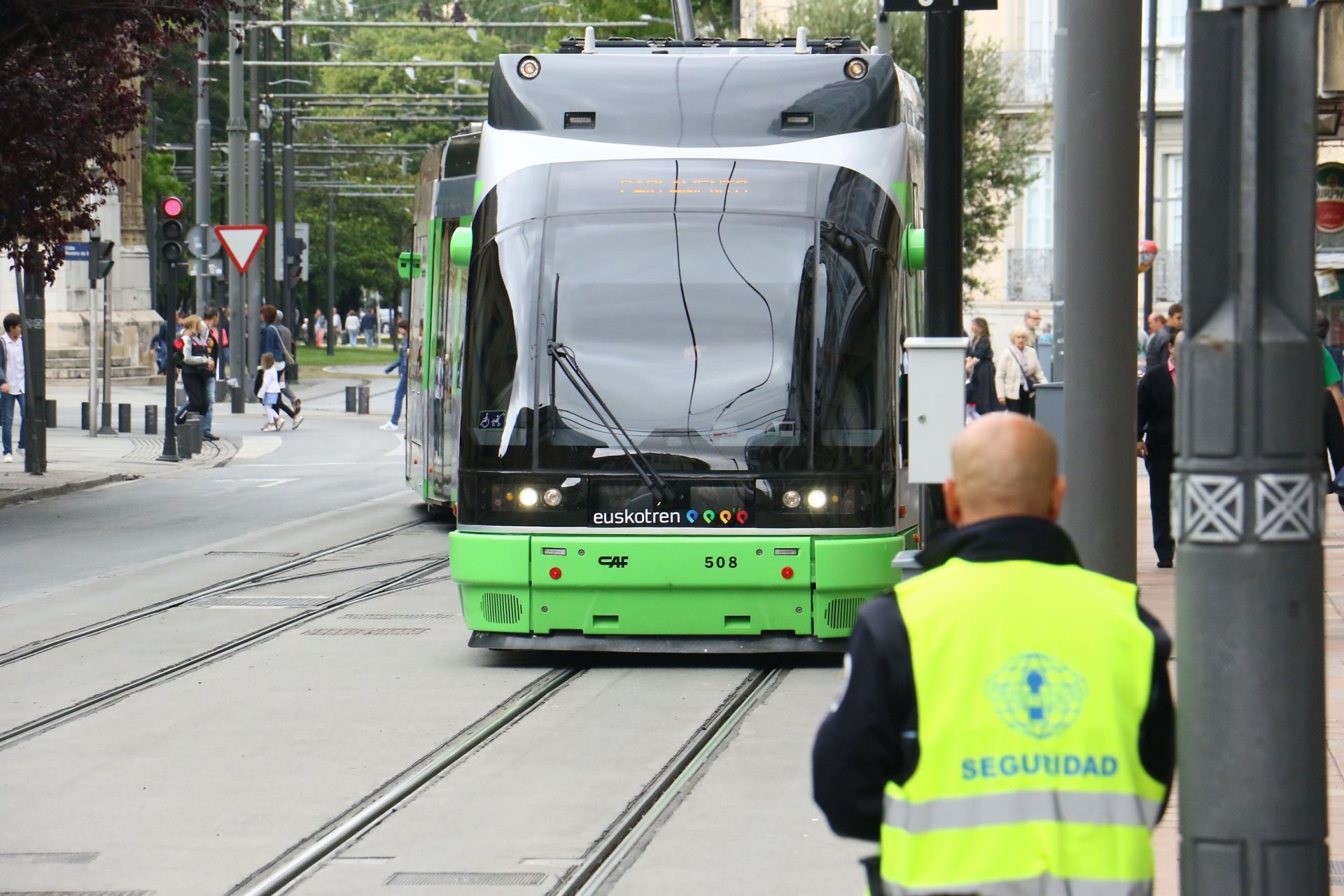 El tranvía se cortará en el centro de Vitoria entre las 12.00 y las 14.00 horas por manifestación
